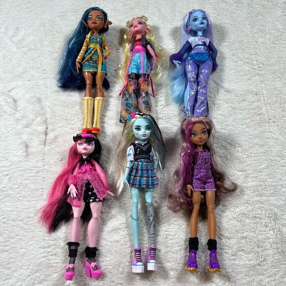 Mattel Monster High Set of 6 2022 Day Out Generation 3 Reboot Doll Bundle